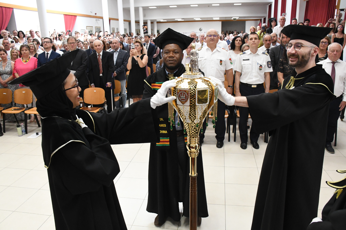 2026-06-26_diplomaoszto_09.jpg
